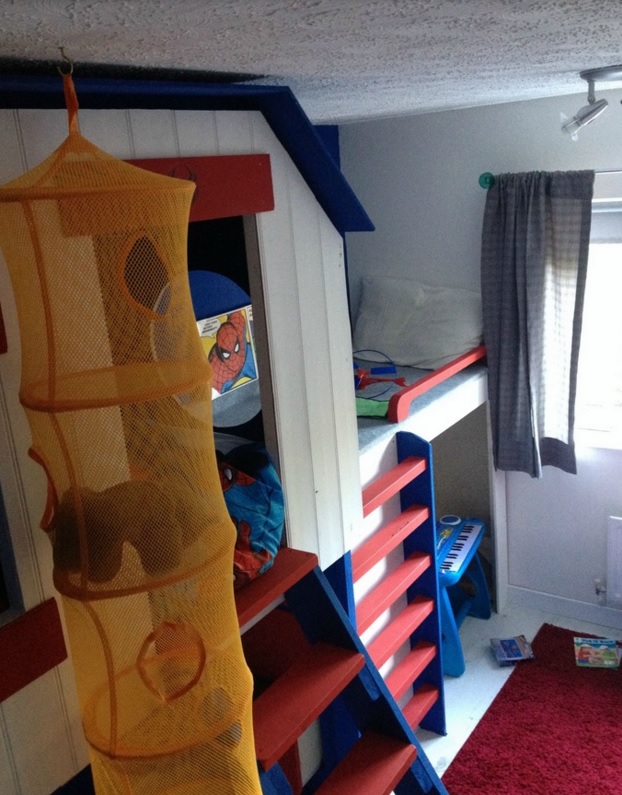This awesome Spider Man theme bed is a labor of love from a father to his son